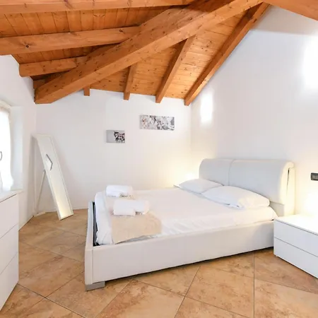 Wendy Apartment- Twobedroom & Pool & Parkprivatefree & Sports Apartment Desenzano del Garda